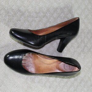 Women's Sz 10M Nurture Black Embossed Round Toe 3" Heels